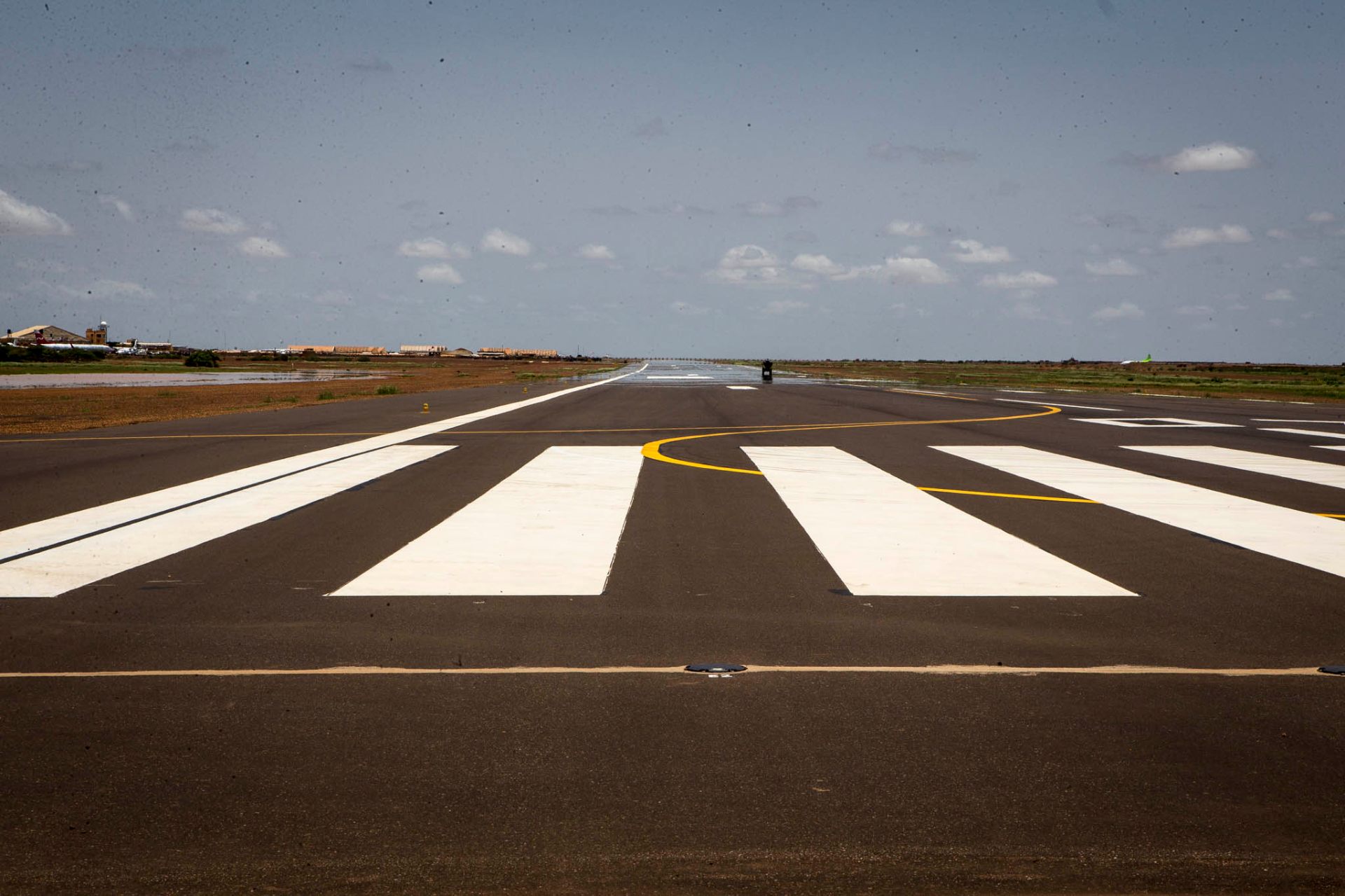 Aéroport de Sévaré — bretelle piste-parking